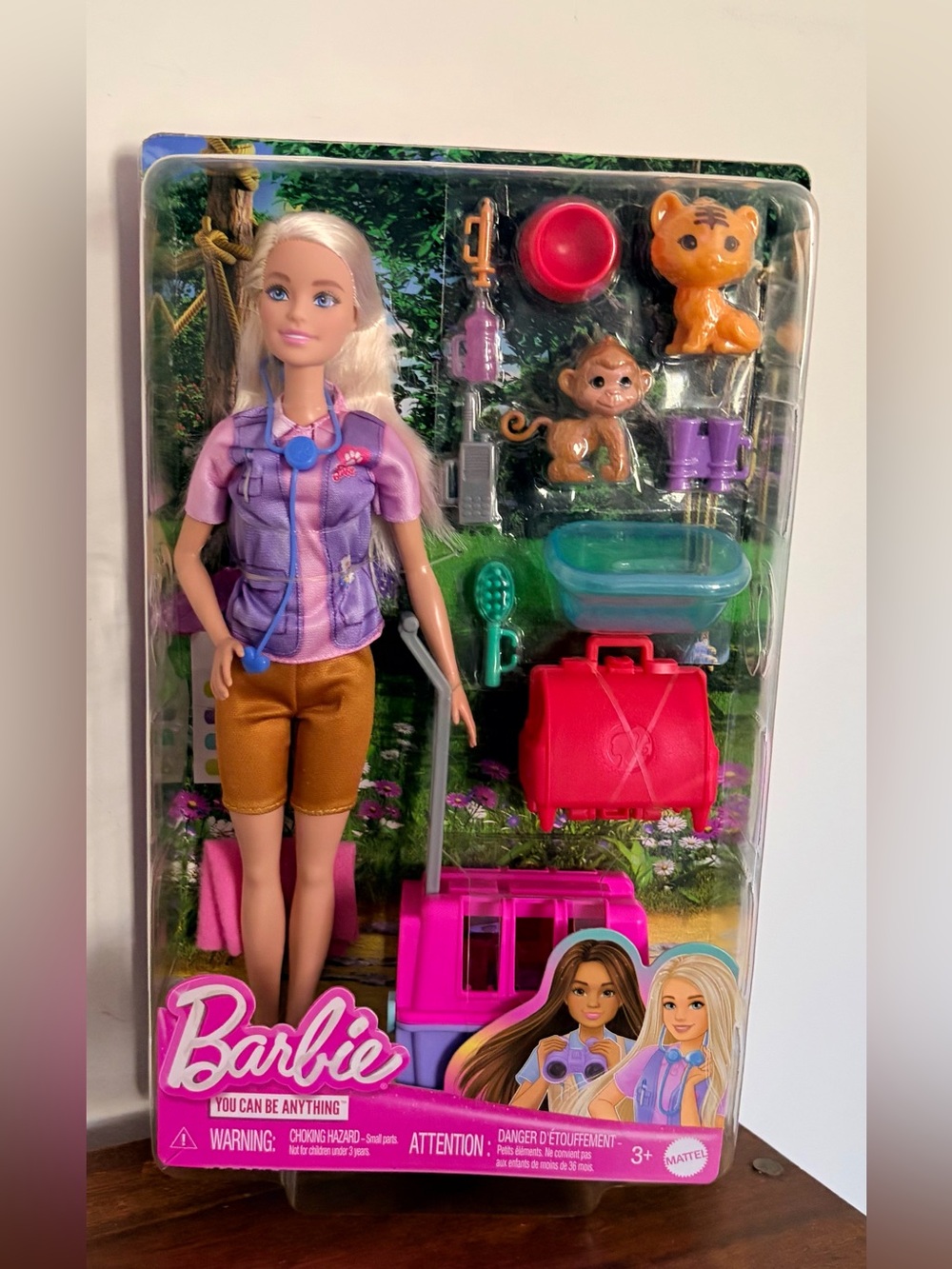 Barbie Vet Playset with Pink Carrier, Purple Vest & Brown Shorts